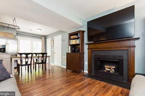 6111 Plainville Ln, Woodbridge VA  22193-3935 exterior