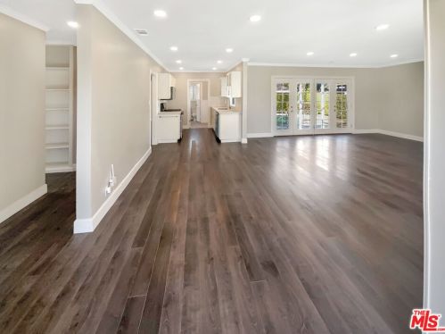 3021 Ostrom Ave, Long Beach, CA 90808-4228