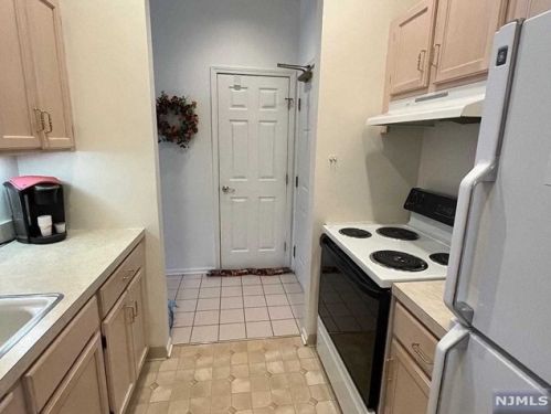 1408 Richmond Rd, West Milford Lakes NJ  07480-5105 exterior