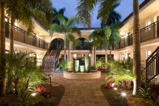 960 7th St, Naples FL  34102-6974 exterior
