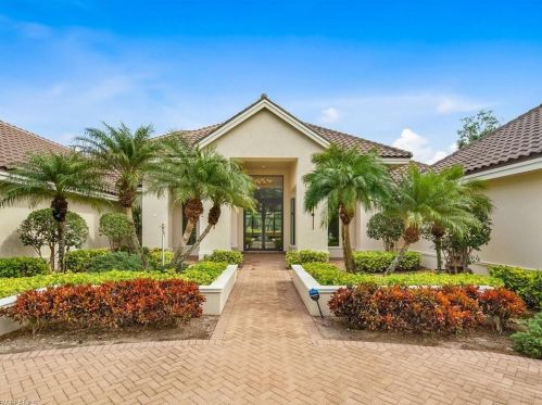 4687 Oak Leaf Dr, Naples, FL 34119-8523