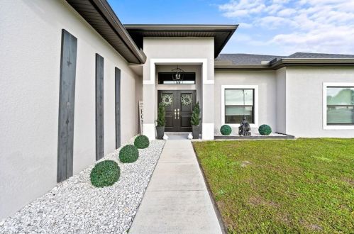 6960 40th St, Naples, FL 34120-2609