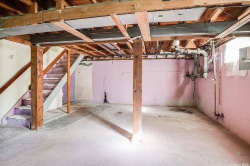 812 Larkfield Rd, Elwood NY  11731-6503 exterior