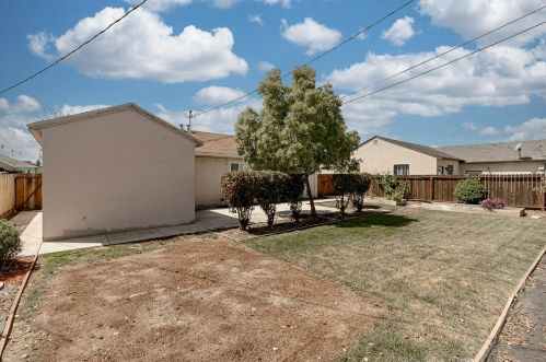 609 Dot Way, Manteca CA  95336-5808 exterior