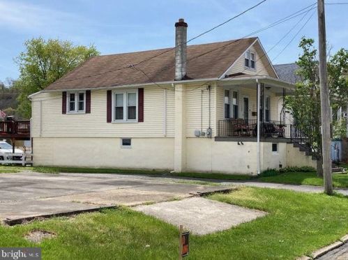 132 Penn St, Schuylkill Haven, PA 17972-1912