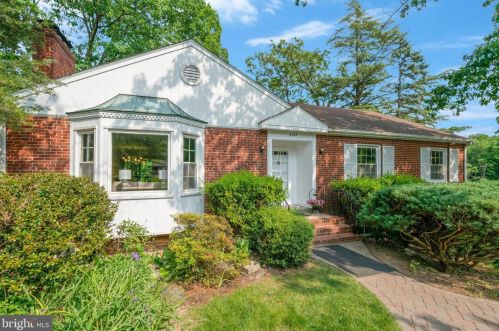6128 Beachway Dr, Falls Church, VA 22041-1428
