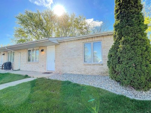 136 Meadows Cir, Crown Point IN  46307-8648 exterior
