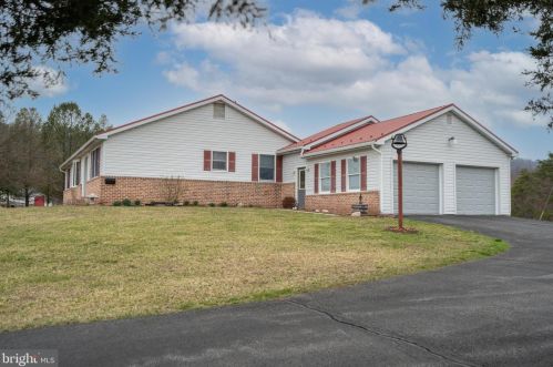 3248 Stoneybreak Rd, Stoneybreak, PA 17267-8477