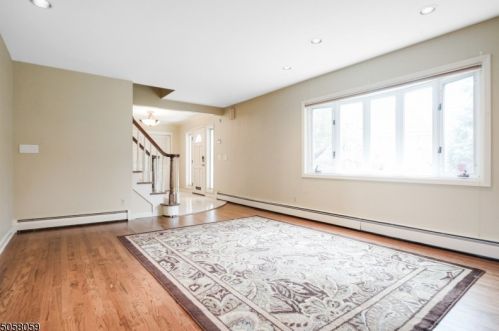43 Prospect St, Verona, NJ 07044-1500