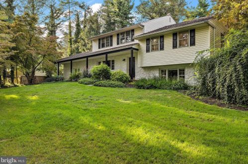 1421 Sugartown Rd, Berwyn PA  19312-1820 exterior