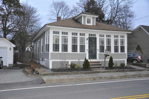 4 Fairview Ave, Nashua NH 03060-4105 exterior