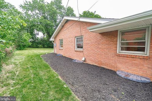 415 Liberty St, Charles Town WV  25414-1827 exterior