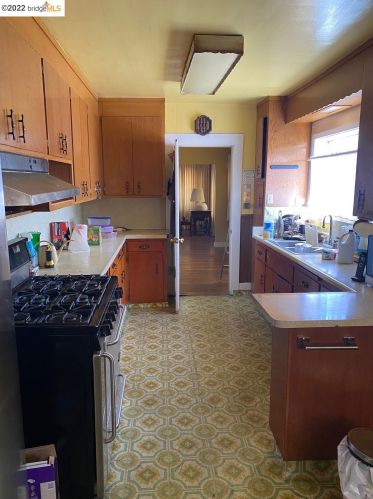6035 Holway St, Oakland CA  94621-4137 exterior