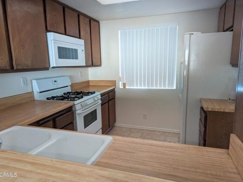3255 Kelp Ln, Oxnard CA  93035-1665 exterior