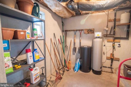 160 Manor Dr, Edinburg VA  22824-3579 exterior