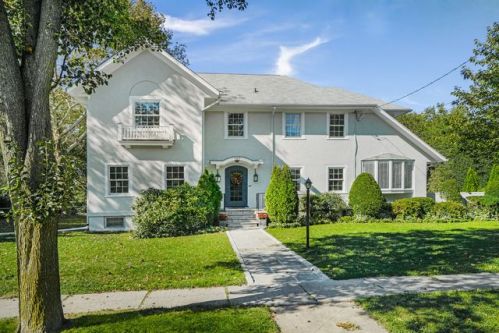 347 Highbrook Ave, New Rochelle, NY 10803-2206