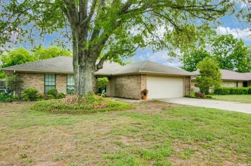 2537 Quail Ridge Dr, Denton, TX 76209-7935