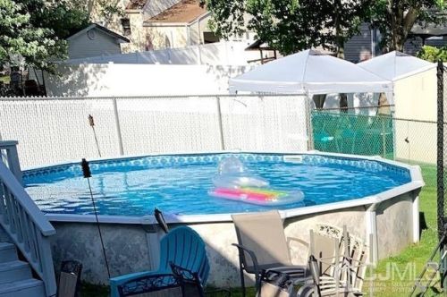 105 Madison Ave, Old Bridge NJ  08857-1339 exterior