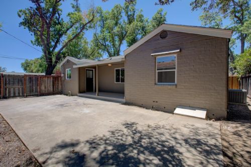 202 Camellia Way, Modesto CA  95354-2817 exterior