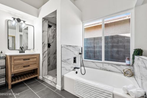 7081 Camino Triste, Tucson AZ  85746-7985 exterior