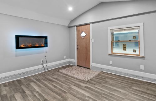 3869 52, Milwaukee WI 53220-3570 exterior