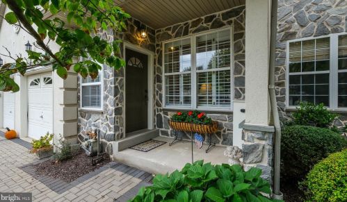212 Old Farm Ln, Lansdale, PA 19446-5944