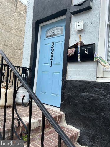 2221 21st St, Philadelphia, PA 19132-4802
