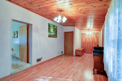 40 Lake Pochung Rd, Wantage NJ  07461-4126 exterior