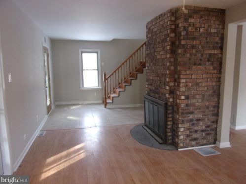 691 Grove Rd, West Deptford, NJ 08086-2219