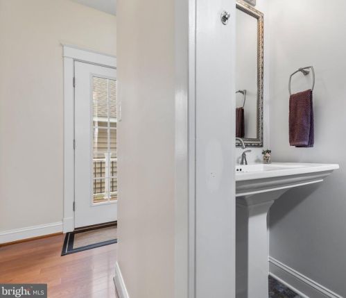 527 Willis St, Fredericksburg VA  22401-5650 exterior