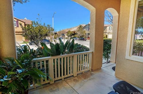17146 Crest Heights Dr, Santa Clarita, CA 91387-3179