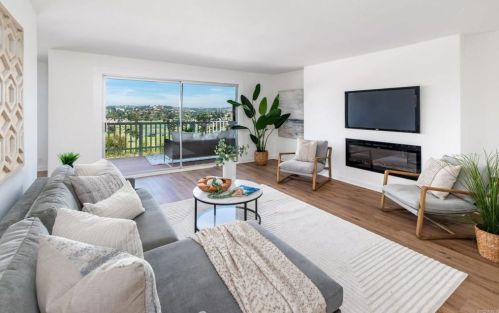 2434 Torrejon Pl, Carlsbad CA  92009-8033 exterior