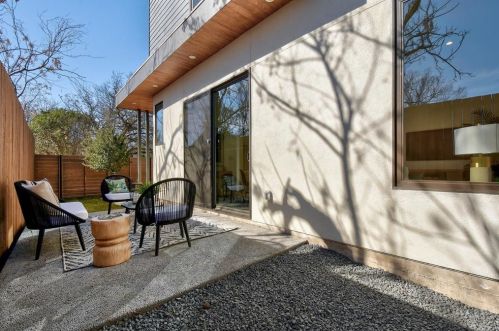 4907 Delores Ave, Austin TX 78721-2107 exterior