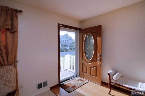 922 Laurel Ave, River Edge NJ  07661-1611 exterior