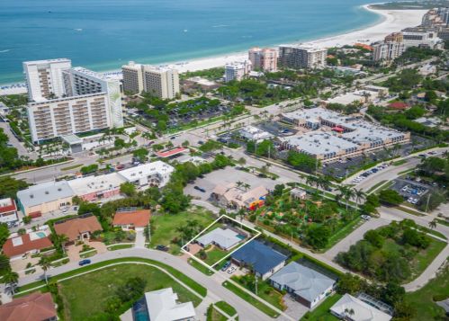 632 Seagrape Dr, Marco Island, FL 34145-5730