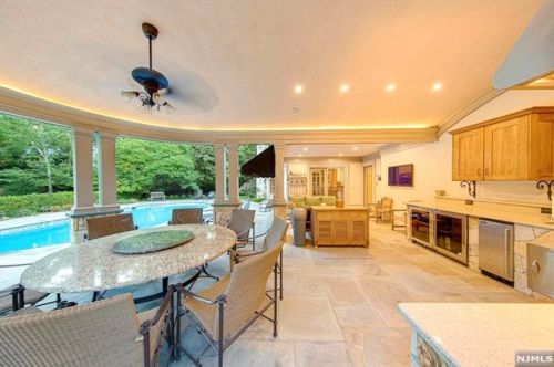 878 Seneca Rd, Franklin Lakes NJ  07417-2825 exterior