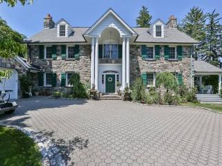 1 High Hill Farm Pl, Thornwood, NY 10594-1638