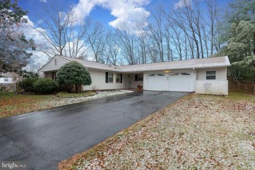 8806 Skyron Pl, Springfield VA  22153-1219 exterior