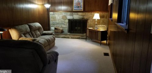 13 Saxony Dr, Riverton NJ  08077-4389 exterior