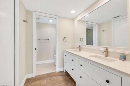 3300 Binnacle Dr, Naples, FL 34103-4168