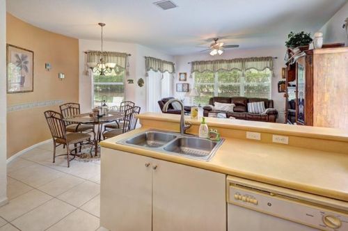 16101 27th St, Hollywood FL  33027-5200 exterior