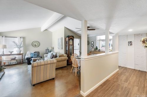 28173 Oaklar Dr, Santa Clarita, CA 91350-1843