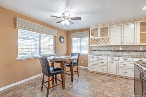 42522 15 St, Lancaster CA 93534-6212 exterior