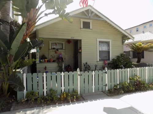 324 9 St, Huntington Beach CA  92648-4637 exterior