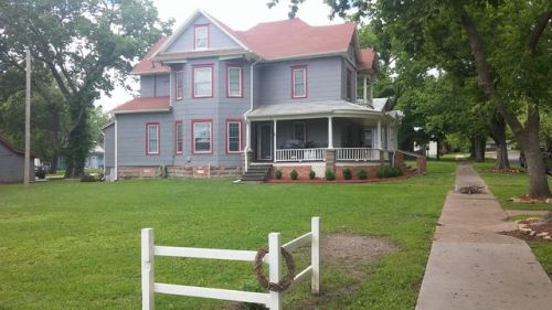 824 North St, Iola, KS 66749-2236