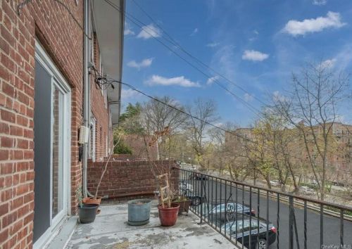 4797 Boston Post Rd, New Rochelle, NY 10803-3005