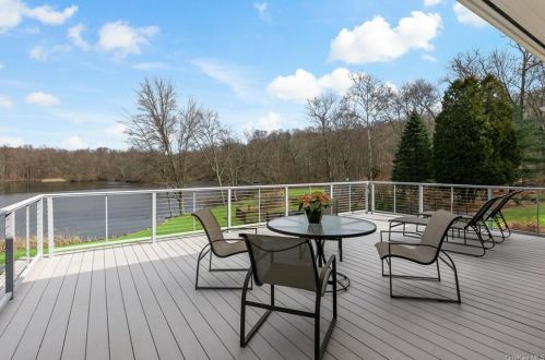 10 Grace Ln, Crotonville NY  10562-2111 exterior