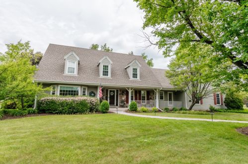 10325 Waterleaf Ct, Thiensville, WI 53092-6198