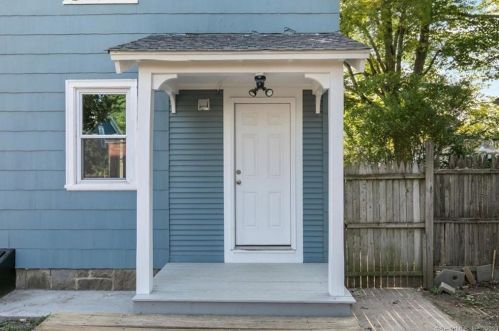 14 Clinton St, Waterbury, CT 06710-1425