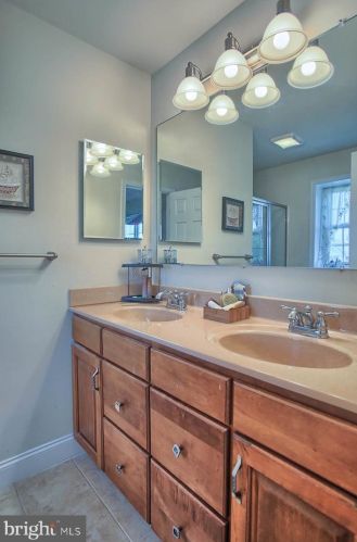 152 Ashford Way, Camp Hill PA  17011-3919 exterior